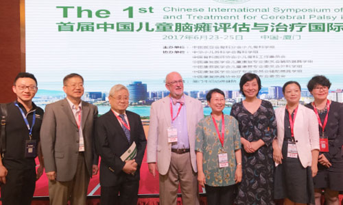 徐磊老师与美国比较医疗集团专家Liu xue-Cheng等合影(左一为徐磊老师)