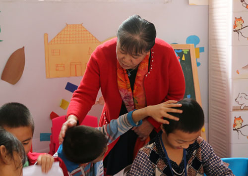 西南儿童医院护理部李主任和孩子们